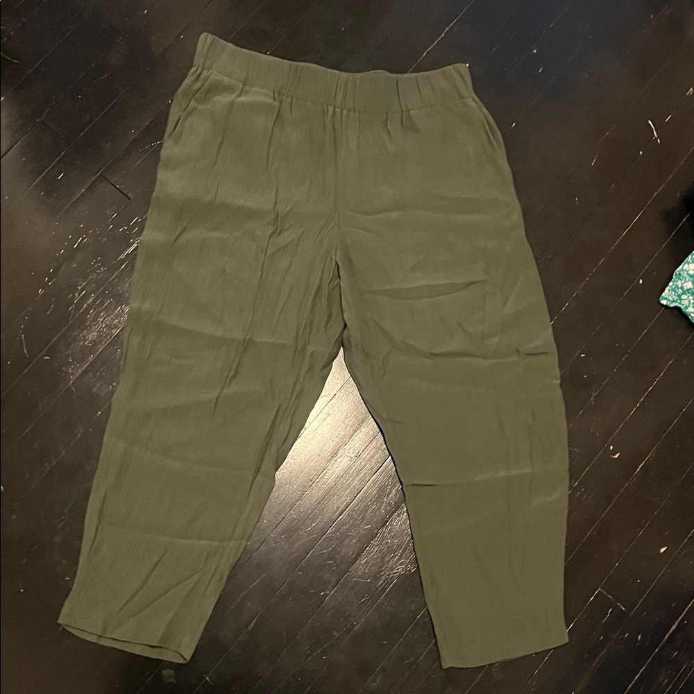 Light & Airy Women’s Ankle Cut Pants